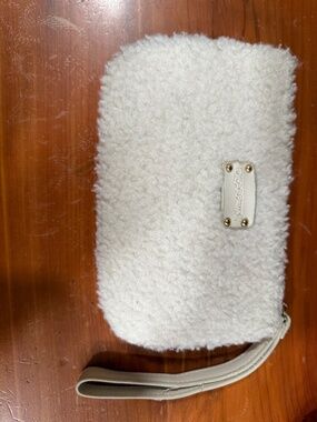 BEARPAW wristlet NWOT